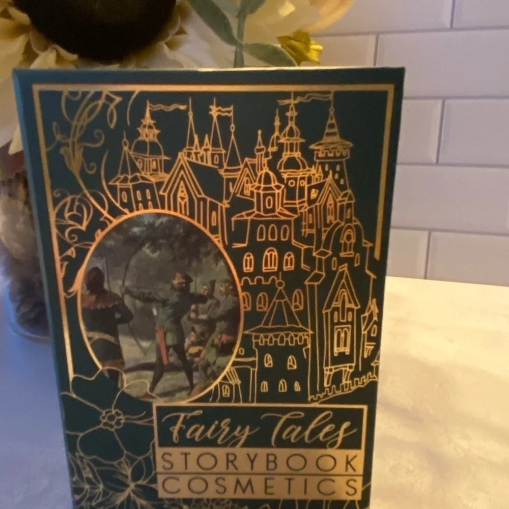 Storybook cosmetics Robinhood‎ palette